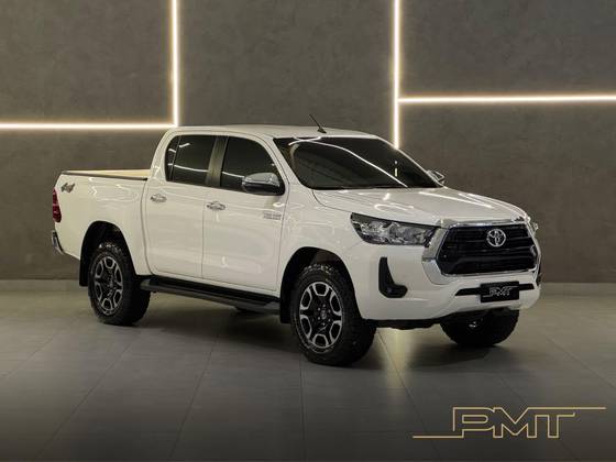 TOYOTA HILUX 2.8 D-4D TURBO DIESEL CD SRV 4X4 AUTOMÁTICO TOYOTA HILUX 2.8 D-4D TURBO DIESEL CD SRV 4X4 AUTOMÁTICO